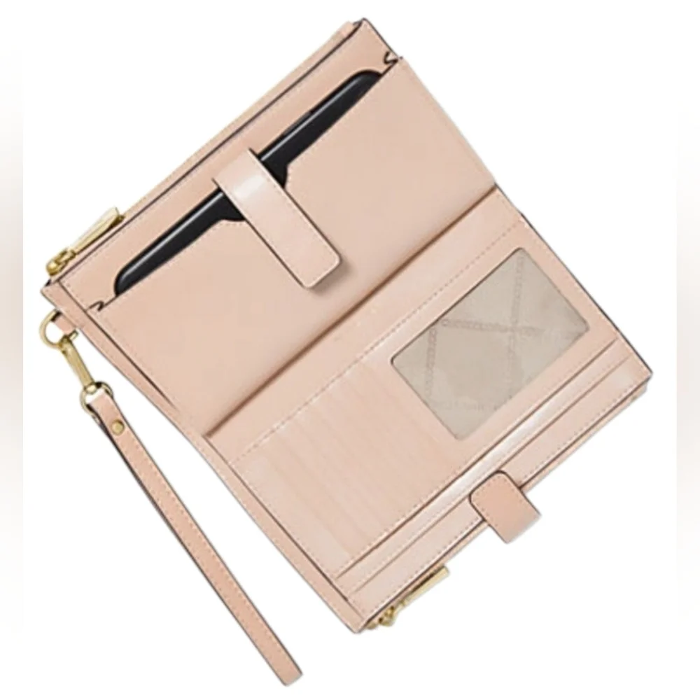 Michael Kors Adele Logo Smartphone Wallet, New With Out Tags.